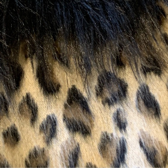 Cave Woman (Jane) Costume Mini Skirt, Top, Headband, Necklace & Bone Size M - Picture 10 of 13